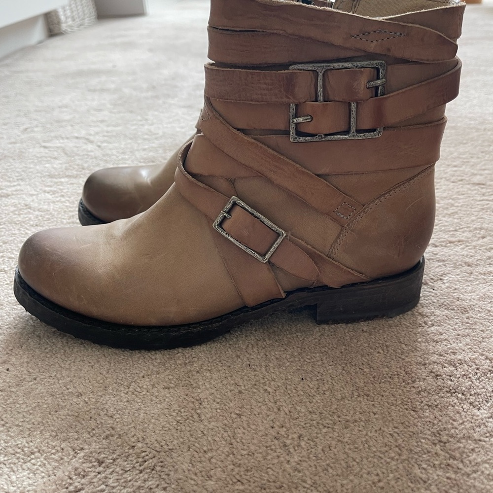 NWOT Frye Tan Combat Moto Boots with Decorative Straps and Buckles